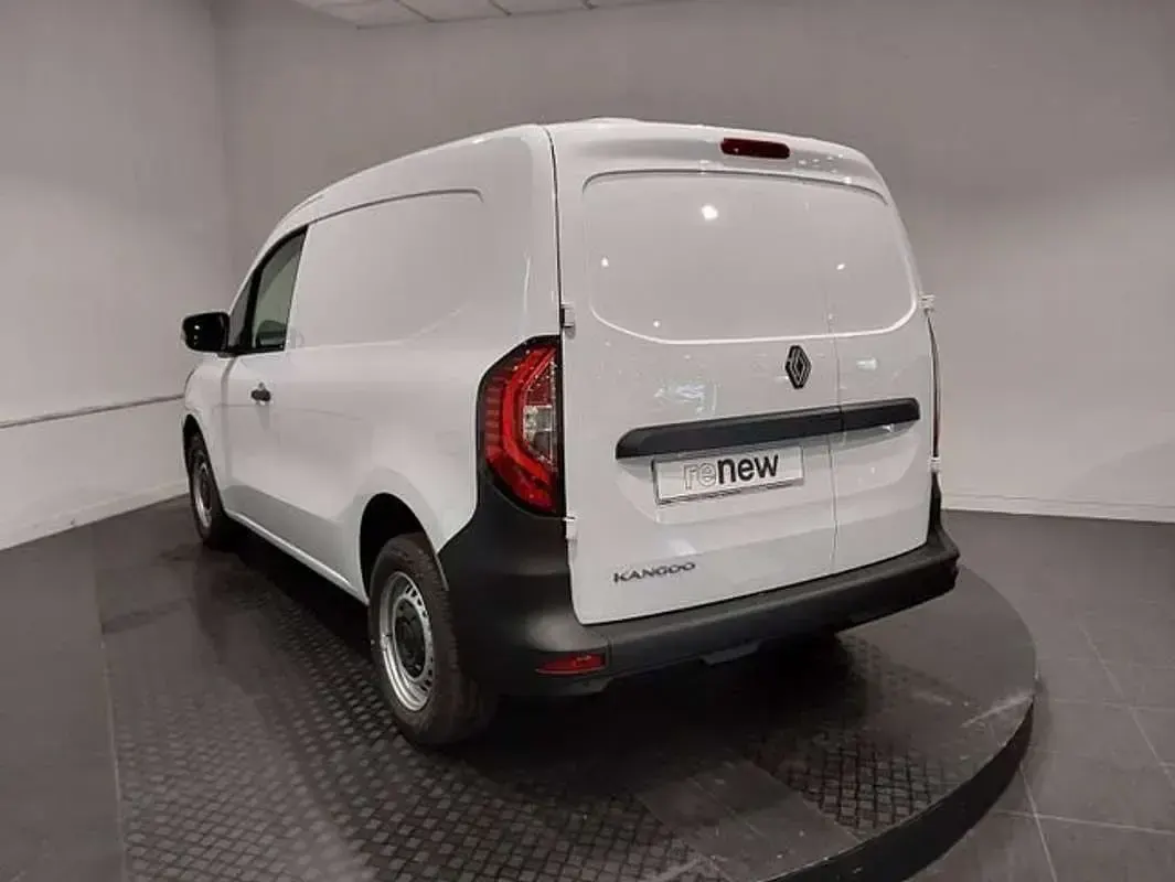 Usado Renault Kangoo 95 CV (69 kW) 2024 Blanco Monovolumen