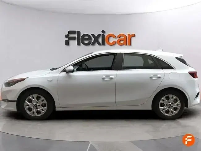 Usado Kia Ceed 100 CV (73 kW) 2022 Blanco Utilitario