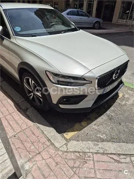 Usado Volvo V60 CC Pro 190 CV (139 kW) 2019 Beige Familiar