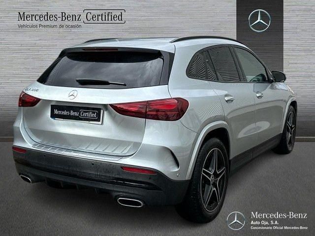 Usado Mercedes GLA200 163 CV (119 kW) 2025 Plata hightech SUV
