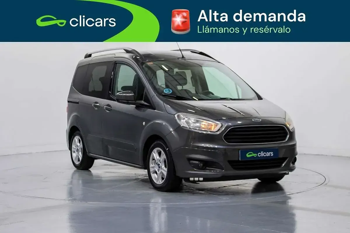 Usado Ford Tourneo Courier Trend 102 CV (75 kW) 2015 Gris Monovolumen