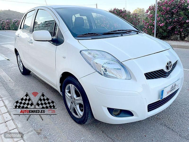 Usado Toyota Yaris Life 90 CV (66 kW) 2010 Blanco Berlina