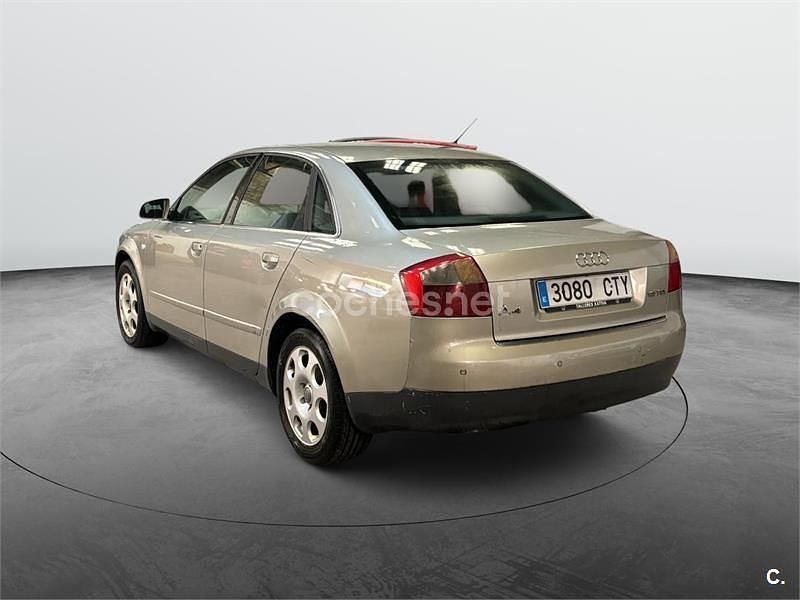 Usado Audi A4 130 CV (95 kW) 2004 Beige Berlina