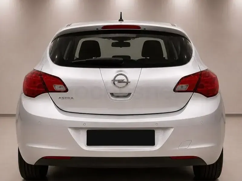 Usado Opel Astra Enjoy 115 CV (84 kW) 2010 Gris / plata Berlina