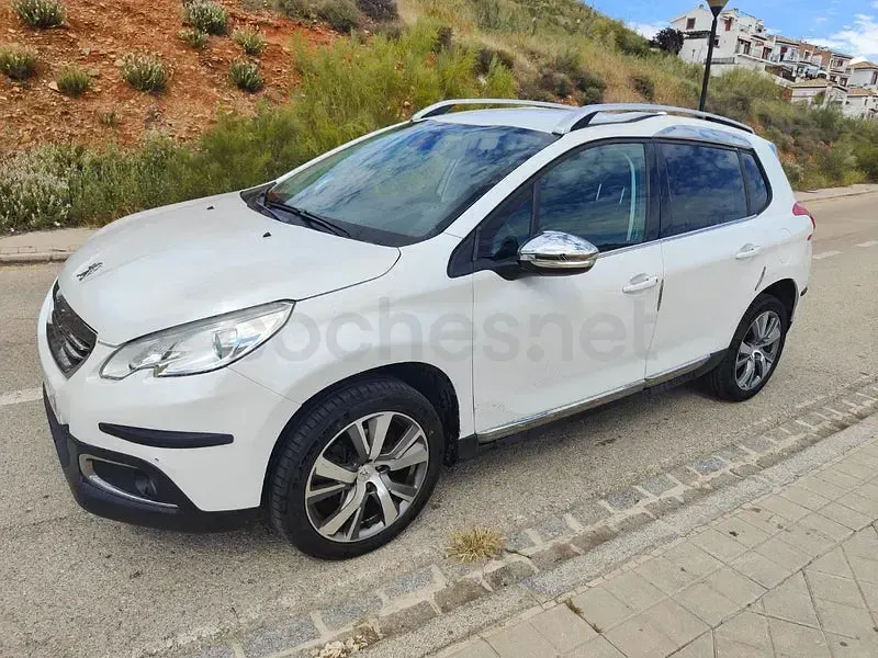 Usado Peugeot 2008 Allure 110 CV (80 kW) 2016 Blanco SUV