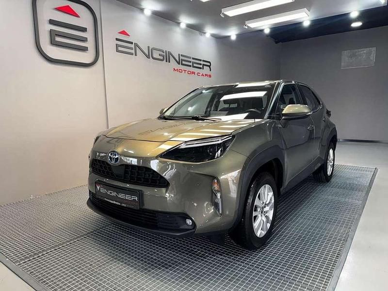 Usado Toyota Yaris Cross Business Edition 116 CV (85 kW) 2022 Verde SUV