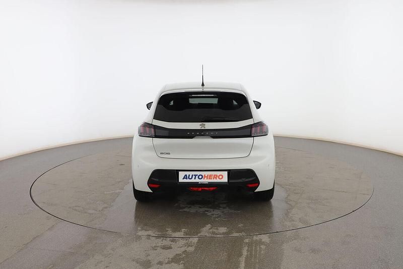 Usado Peugeot 208 Allure 101 CV (74 kW) 2022 Blanco Utilitario