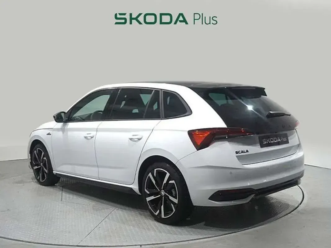 Usado Skoda Scala Monte Carlo 116 CV (85 kW) 2025 Blanco Utilitario