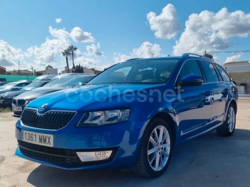 Azul Usado 2015 Skoda Octavia Ambition Familiar | 11.900 € (Precio justo) - Imagen 1/4