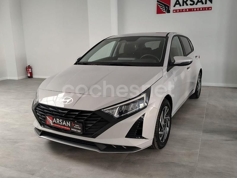 Gris / plata Nuevo 2025 Hyundai i20 Berlina | 18.700 € (Precio justo) - Imagen 1/4