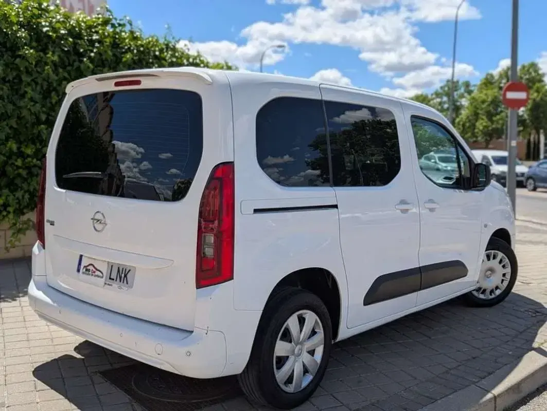 Usado Opel Combo Life Edition+ 102 CV (75 kW) 2021 Blanco Monovolumen