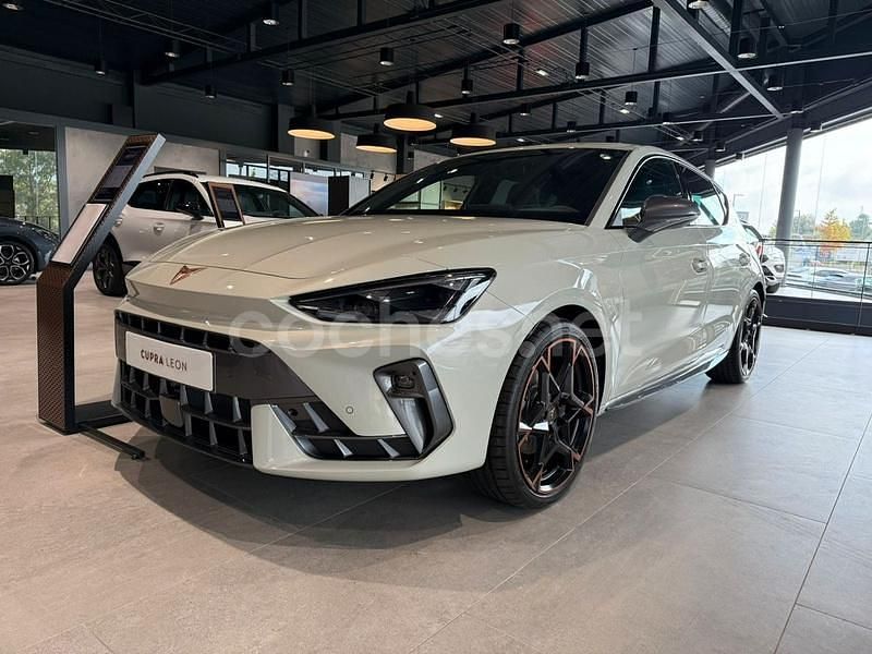 Beige Nuevo 2025 Cupra Leon Berlina | 35.995 € (Un poco caro) - Imagen 1/4