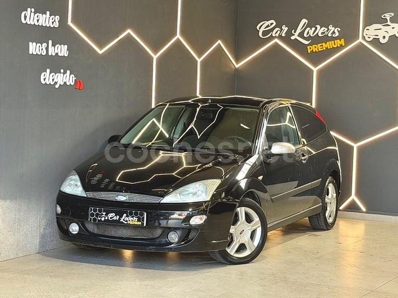 Negro Usado 2001 Ford Focus Trend Berlina | 2500 € (Precio justo) - Imagen 1/4