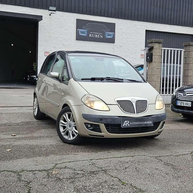 Usado Lancia Musa 101 CV (74 kW) 2006 Marrón Monovolumen