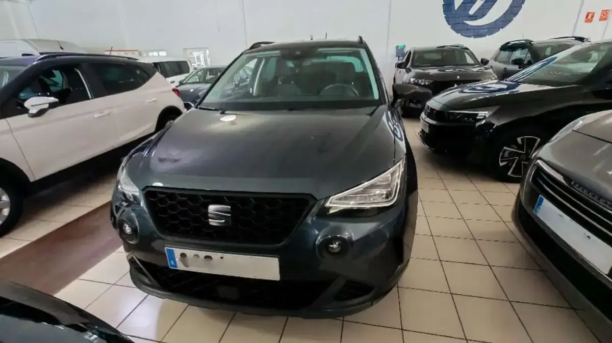 Usado Seat Arona Style 116 CV (85 kW) 2025 Gris SUV