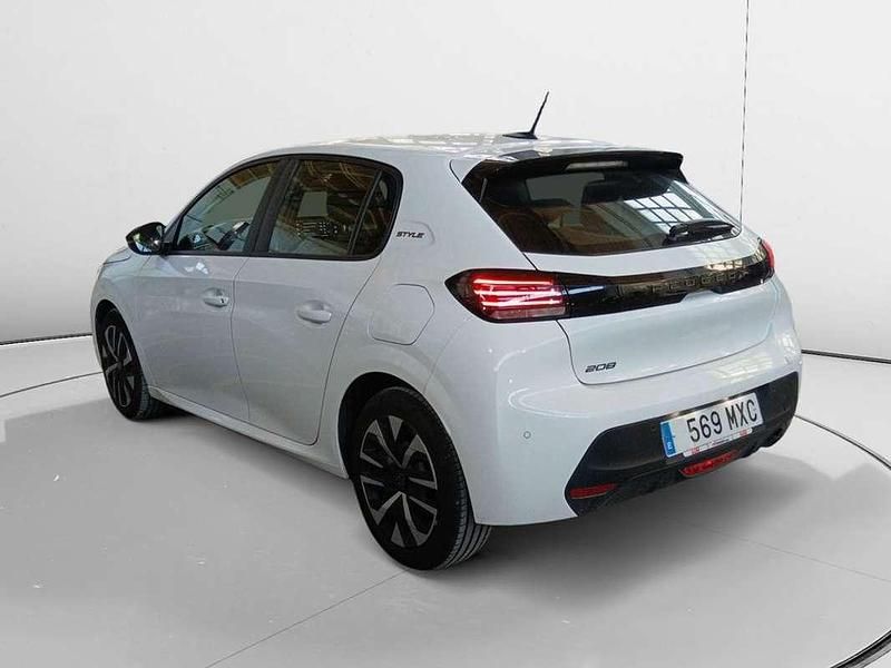 Usado Peugeot 208 Style 102 CV (75 kW) 2024 Blanco Utilitario