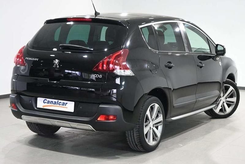 Usado Peugeot 3008 Access 120 CV (88 kW) 2015 Negro Familiar
