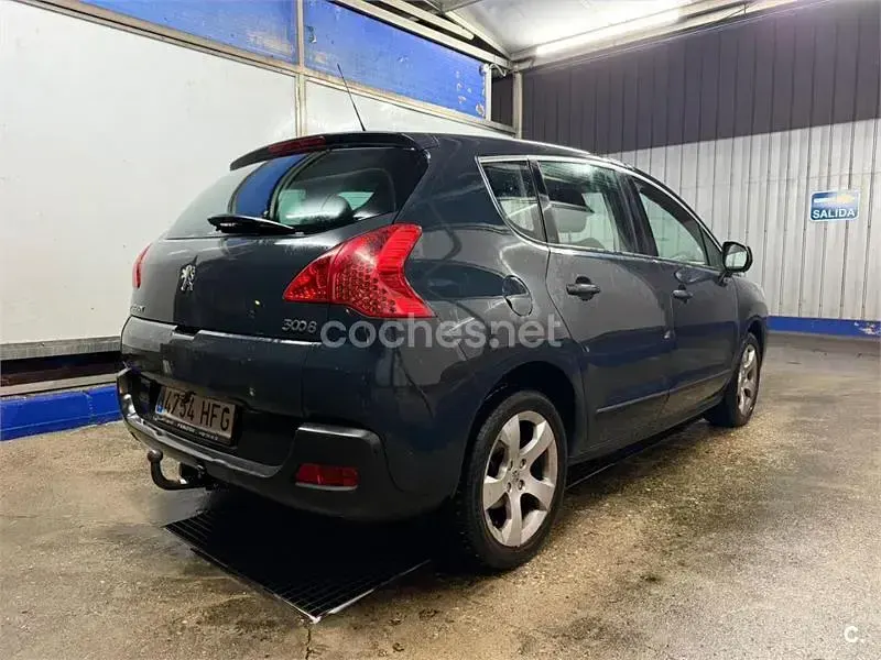 Usado Peugeot 3008 120 CV (88 kW) 2011 Azul Familiar