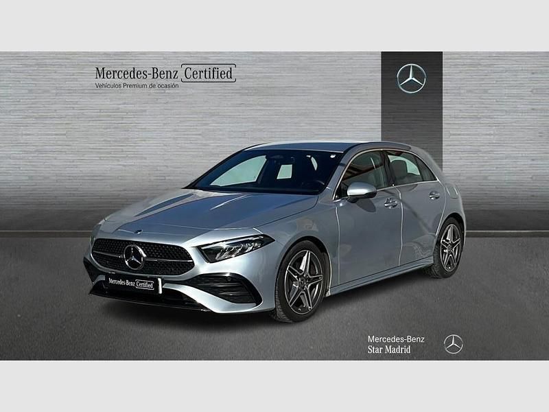 Usado Mercedes A180 136 CV (100 kW) 2025 Gris / plateado Berlina