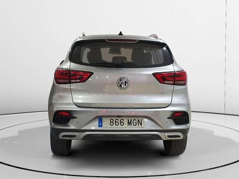 Usado MG ZS Luxury 111 CV (81 kW) 2023 Gris SUV