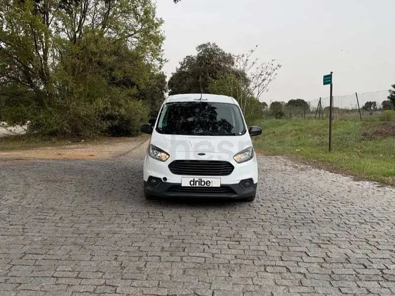 Usado Ford Tourneo Courier Sport 100 CV (73 kW) 2021 Blanco Monovolumen