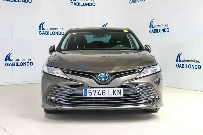 Usado Toyota Camry Advance 218 CV (160 kW) 2020 Marrón Berlina