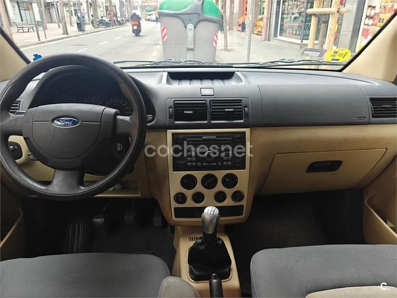 Usado Ford Tourneo Connect Trend 115 CV (84 kW) 2013 Negro Monovolumen