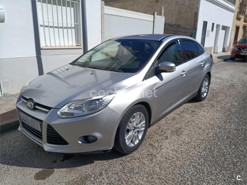 Gris / plata Usado 2012 Ford Focus Titanium Berlina | 5600 € (Buen precio) - Imagen 1/4