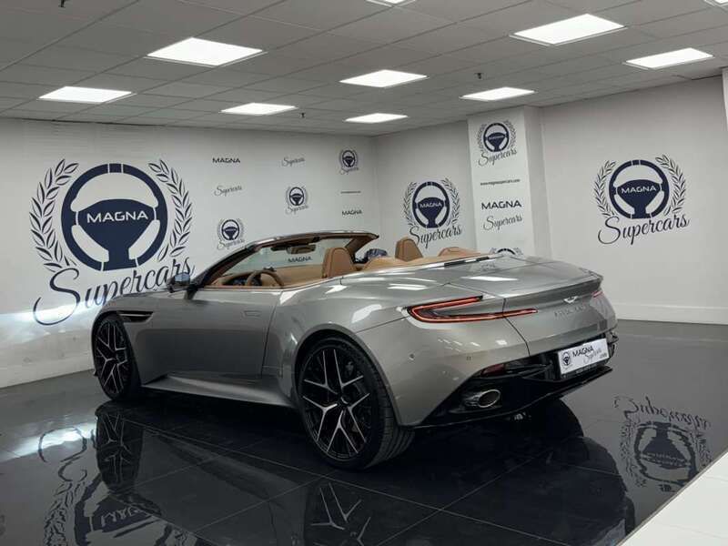 Usado Aston Martin DB12 680 CV (500 kW) 2024 Plateado Coupe