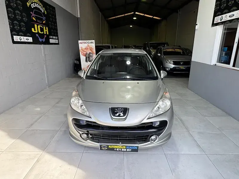 Usado Peugeot 207 75 CV (55 kW) 2008 Beige Berlina