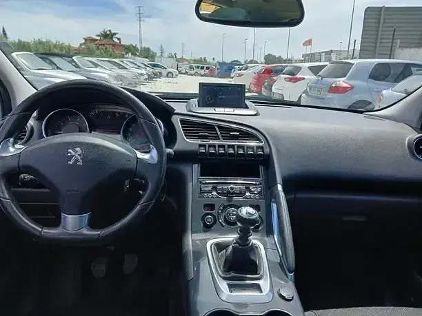 Usado Peugeot 3008 Allure 131 CV (96 kW) 2016 Blanco Monovolumen