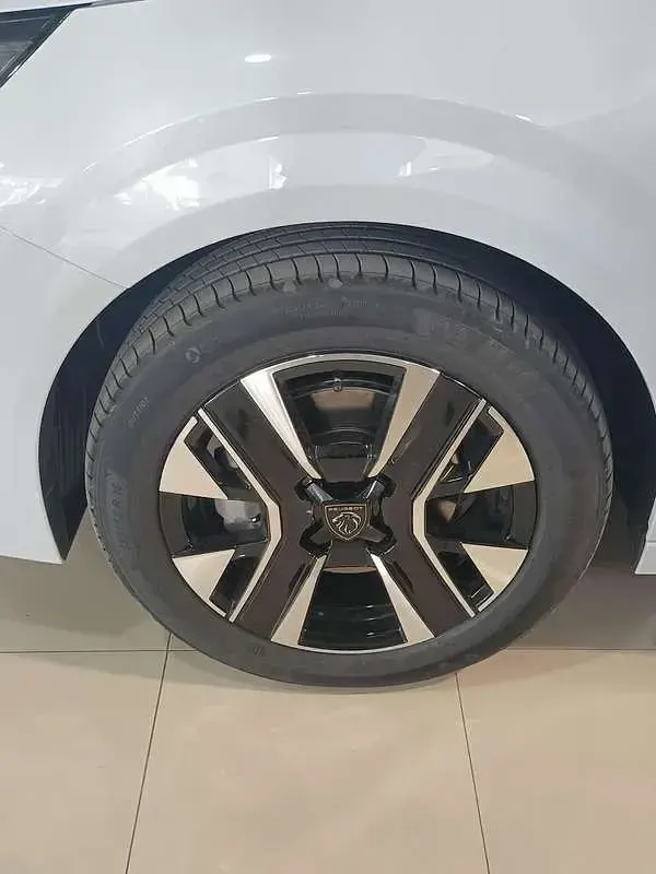 Nuevo Peugeot 208 Allure 110 CV (80 kW) 2026 Blanco Utilitario