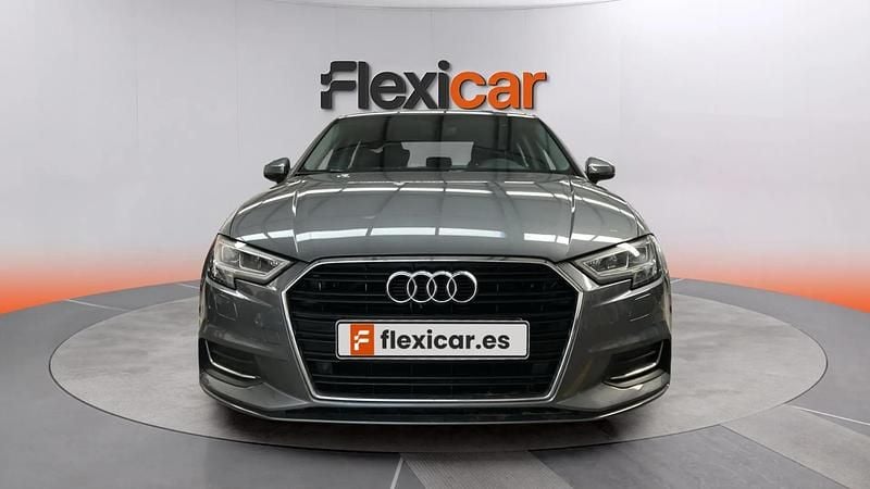 Usado Audi A3 Design 116 CV (85 kW) 2019 Gris Berlina