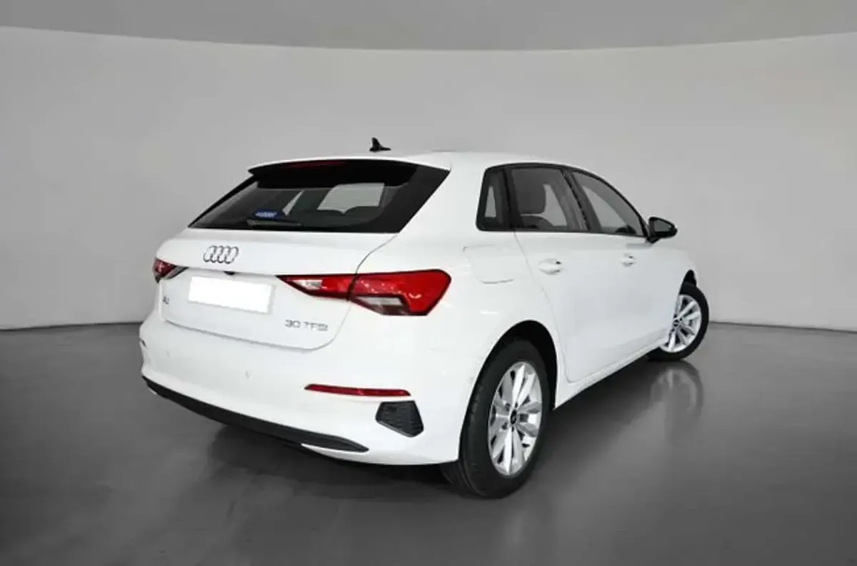 Usado Audi A3 110 CV (80 kW) 2023 Blanco Berlina
