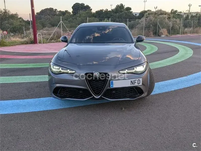 Usado Alfa Romeo Giulia Veloce 280 CV (205 kW) 2024 Gris / plata Berlina