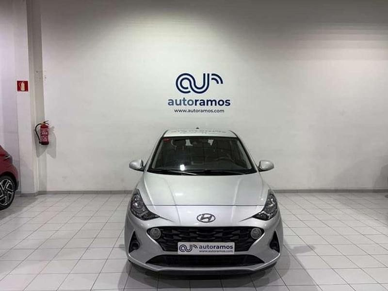 Usado Hyundai i10 67 CV (49 kW) 2021 Gris Utilitario