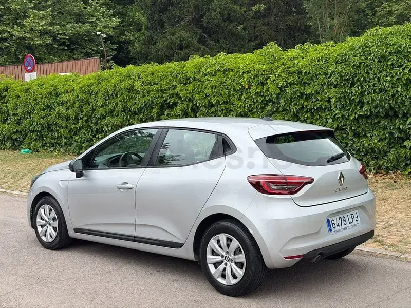 Usado Renault Clio V Life 65 CV (47 kW) 2021 Gris / plata Berlina
