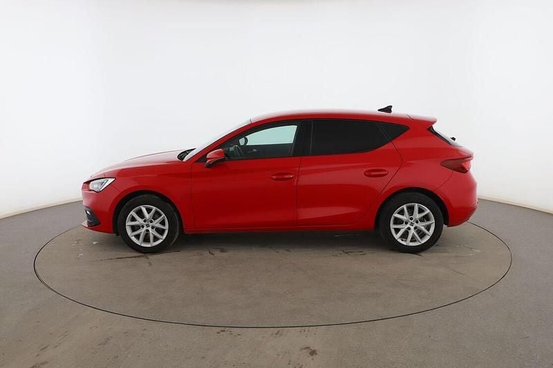 Usado Seat Leon Style 130 CV (95 kW) 2021 Rojo Utilitario