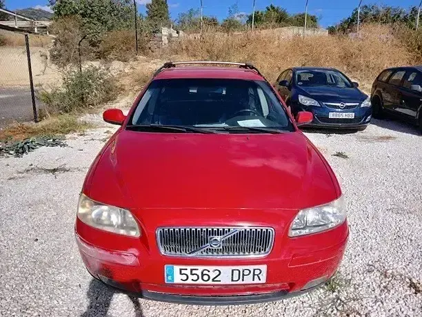 Käytetty Volvo V70 Momentum 140 HP (102 kW) 2005 Punainen Farmari