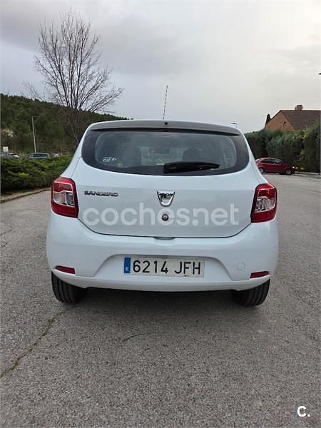 Usado Dacia Sandero Ambiance 75 CV (55 kW) 2015 Blanco Berlina