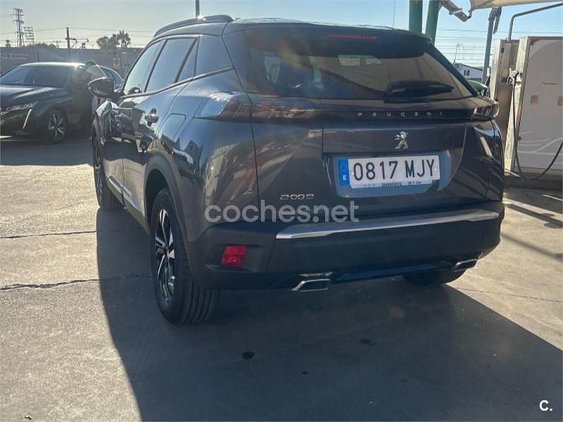 Usado Peugeot 2008 Allure 130 CV (95 kW) 2023 Gris / plata SUV