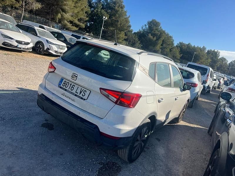 Usado Seat Arona Style 110 CV (80 kW) 2021 Blanco SUV