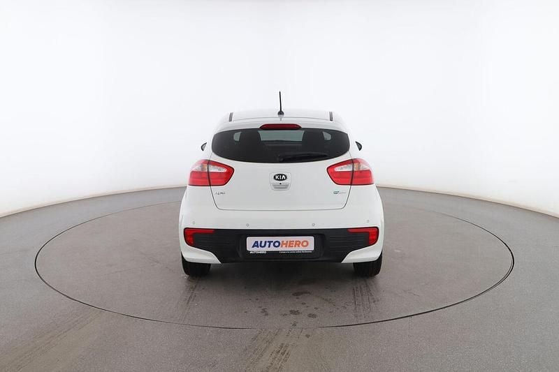 Usado Kia Rio 85 CV (62 kW) 2016 Blanco Utilitario