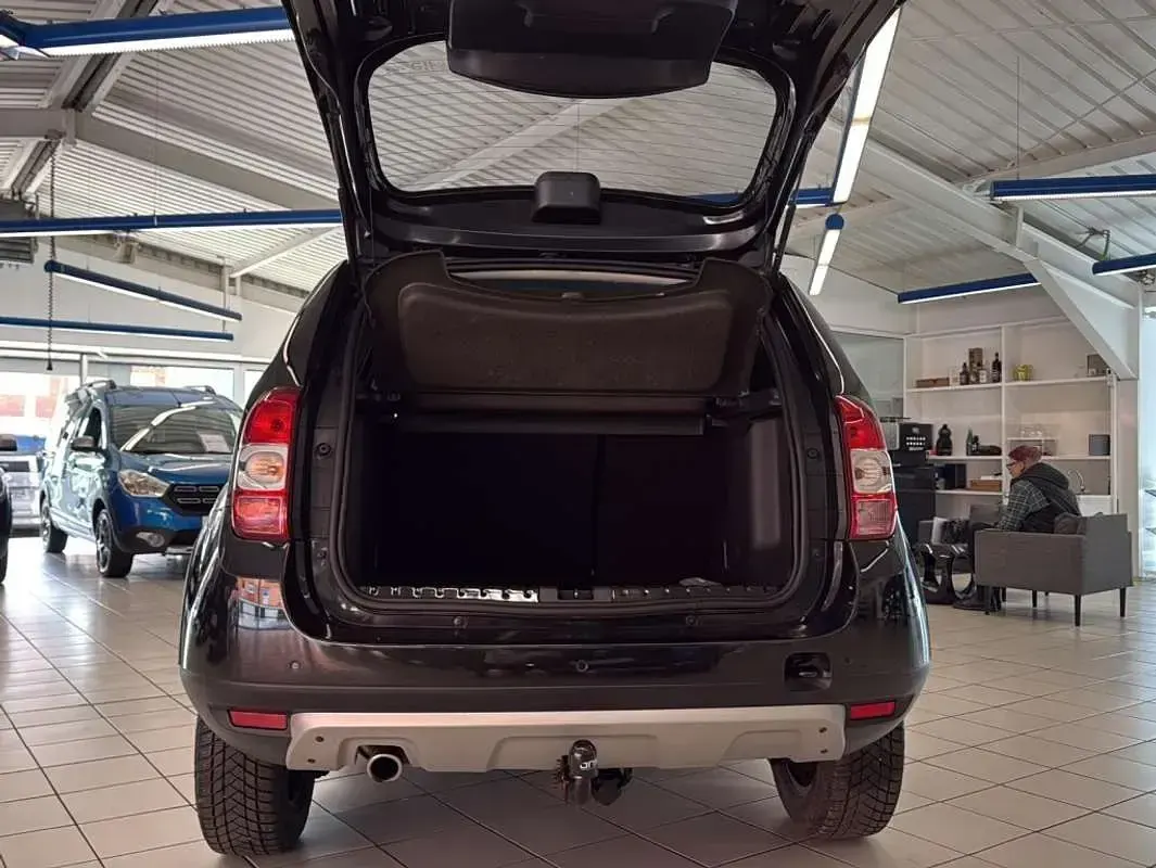 Usado Dacia Duster Lauréate 110 CV (80 kW) 2017 Negro SUV