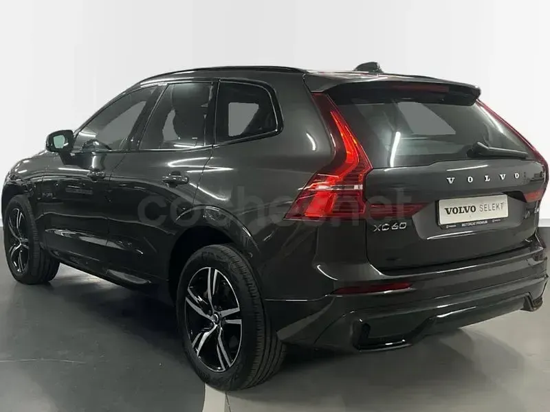 Usado Volvo XC60 Plus 197 CV (144 kW) 2022 Gris / plata SUV