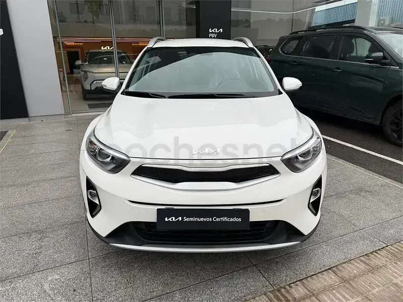 Usado Kia Stonic 100 CV (73 kW) 2025 Blanco SUV