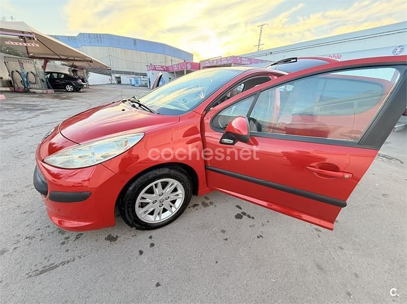 Usado Peugeot 207 70 CV (51 kW) 2007 Rojo Berlina