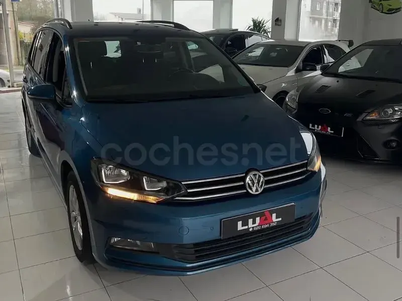 Usado VW Touran Advance 115 CV (84 kW) 2017 Azul Monovolumen