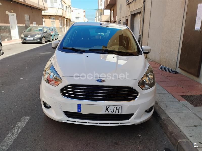 Usado Ford Ka Plus Ultimate 85 CV (62 kW) 2018 Blanco Utilitario