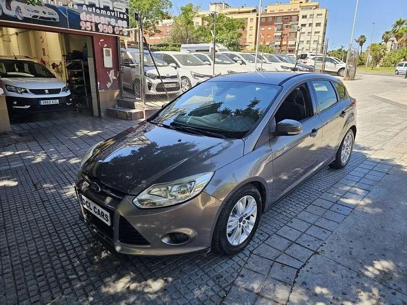 Usado Ford Focus 114 CV (83 kW) 2013 Gris Utilitario
